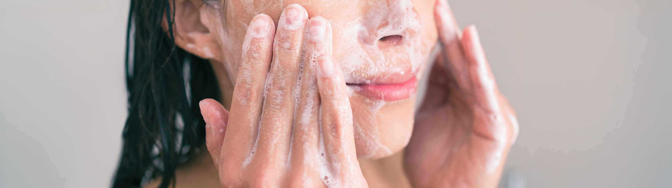 Cleansing and hydrating your skin with atopic eczema